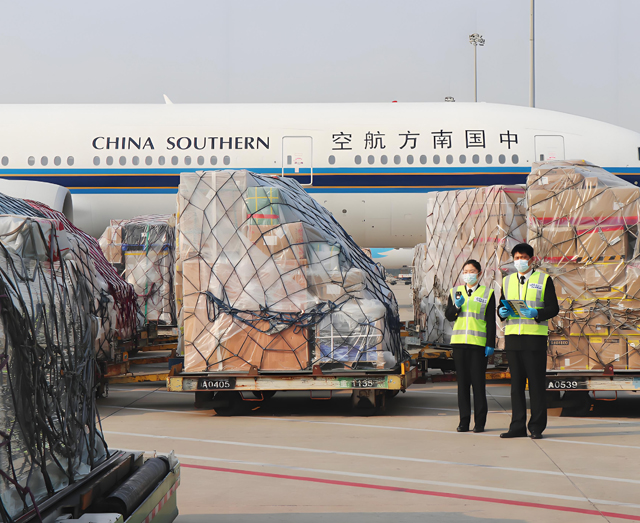 廣州白云機場海關(guān)：高效保障進口化妝品順利通關(guān)